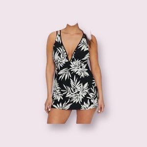 Swimdress Trimshaper Black and White, Size 10